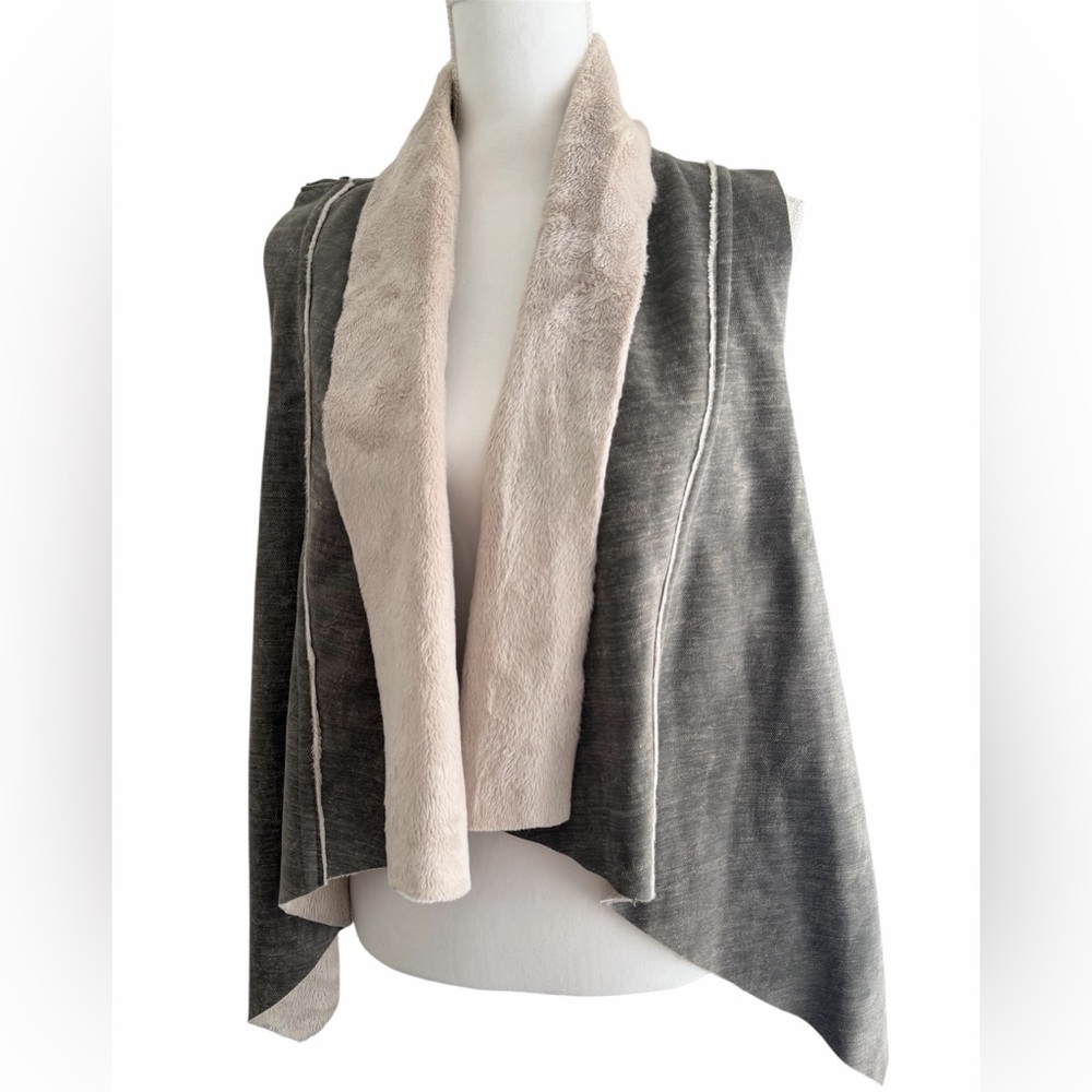 Anthropologie Amadi Kady Gray and Cream Vest